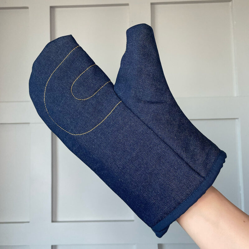 Heat resistant denim oven mitt, made in Japan. Available at Ma-Mu.shop