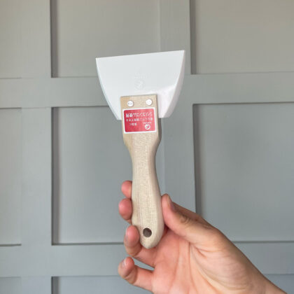 A silicone and wood scraper/spatula for flex and strength where you need it. Ma-Mu.